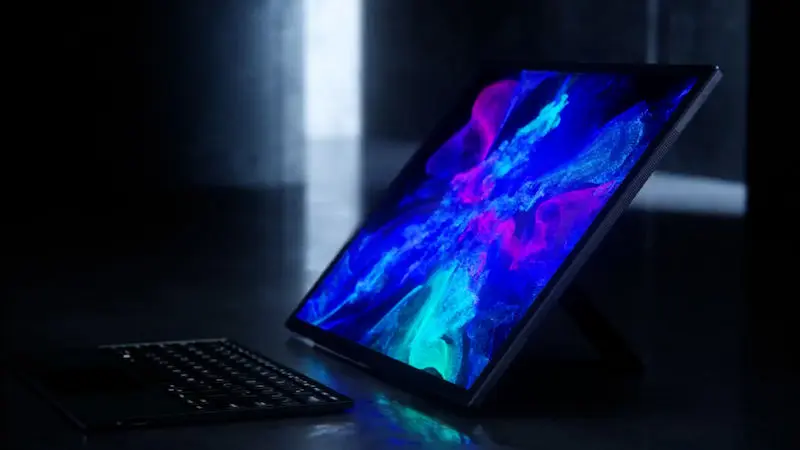 Asus hat Tablets, Laptops und Desktop-PCs gekreuzt.  Dank des flexiblen Bildschirms